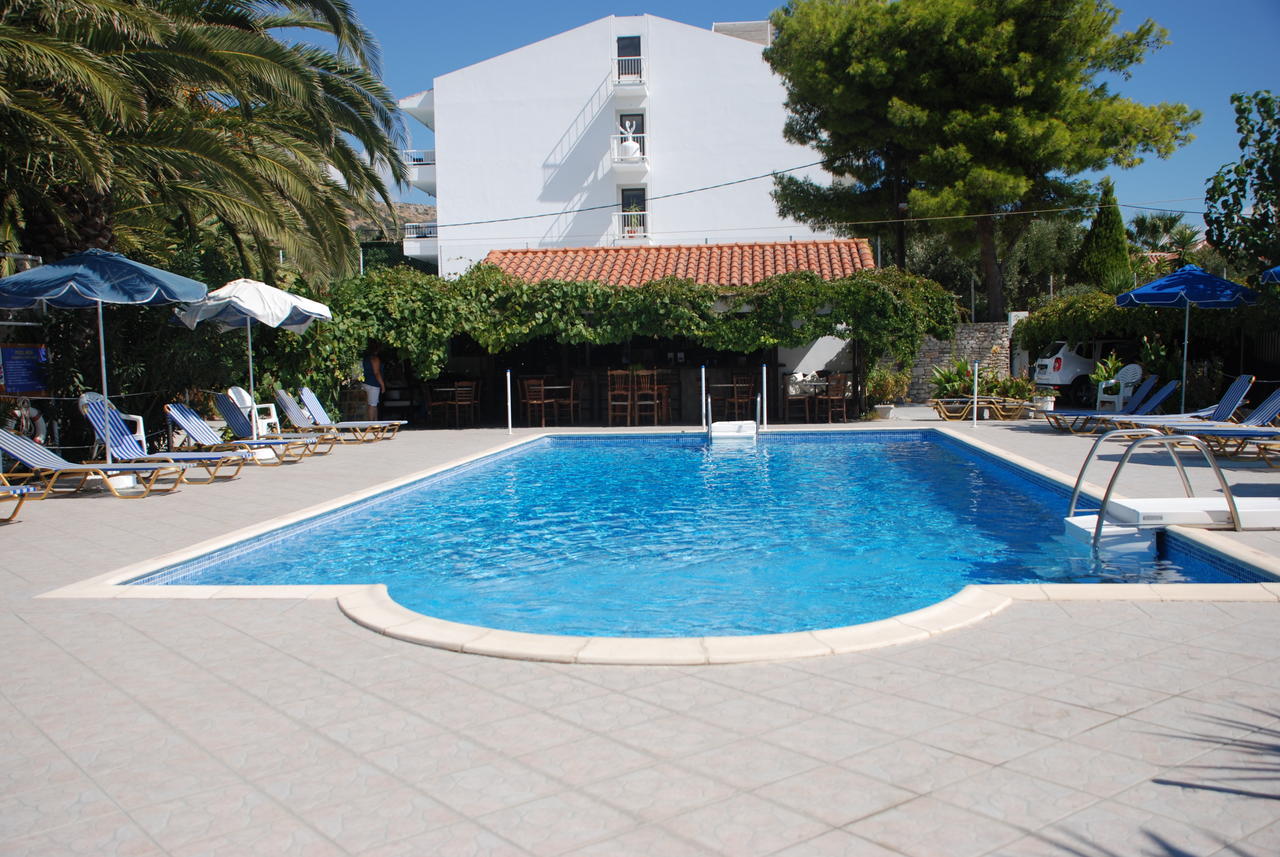 Anna Aparthotel *